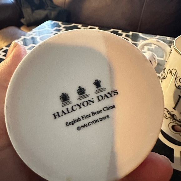 Romantic Mr. and Mrs. Heart Mugs - Halcyon Days FINE Bone China tea cups - Picture 4 of 6